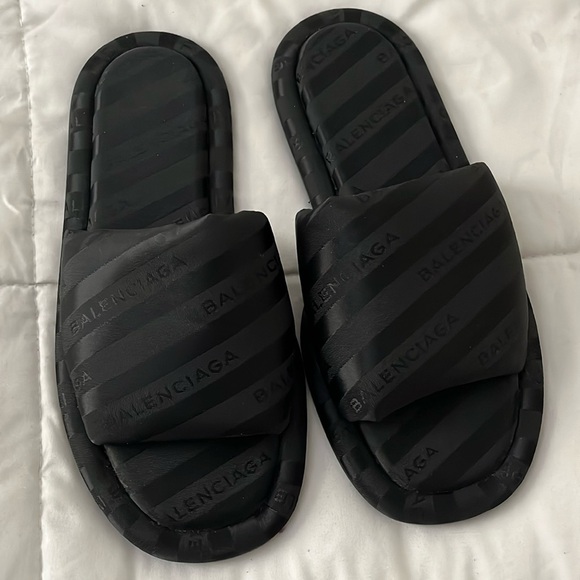 Balenciaga Slides - Picture 1 of 3